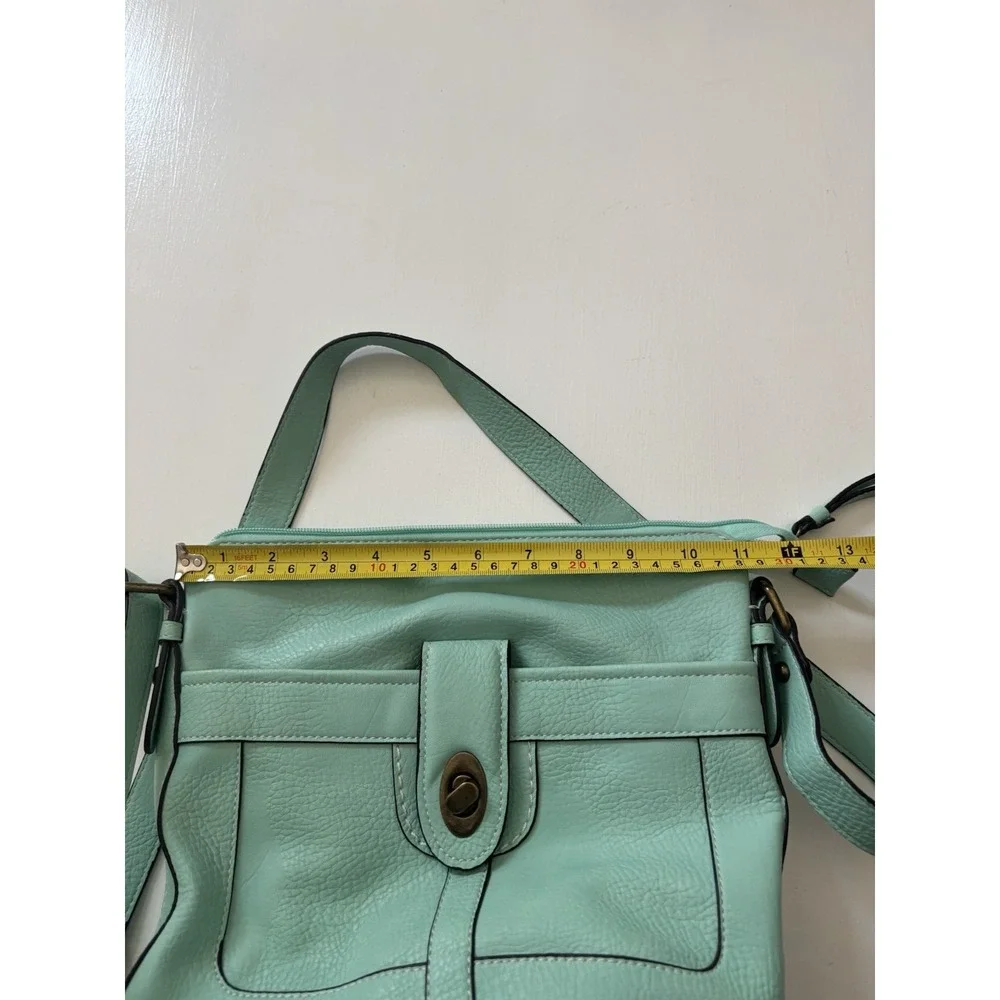 BOC Crossbody Purse Mint Green. Plenty of Compartments